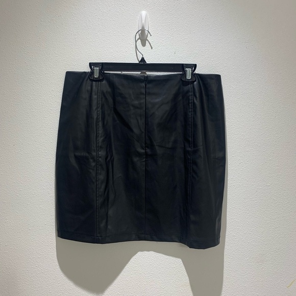 Mangopop Women's Faux Leather Mini Skirt Black Size XXL NWT - Picture 3 of 7